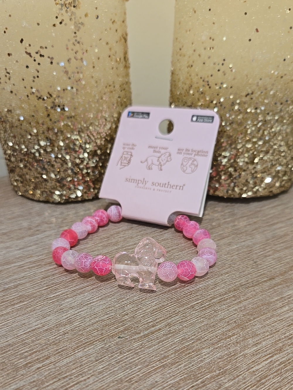 NWT Simply Southern Pink Gradient Beaded Bracelet with Clear Lion Charm